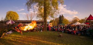 Lebendiges Mittelalter auf den Wiesen am Chiemsee im Seepark Bernau – Felden