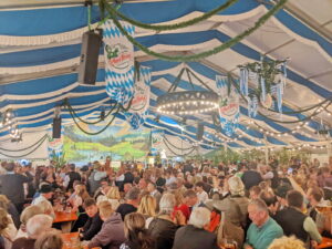 Besuch Aiwanger: Aschauer Festzelt voll besetzt