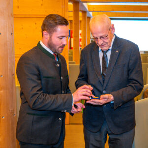 Städtische Verdienstmedaille für Prof. Walter J. Mayr