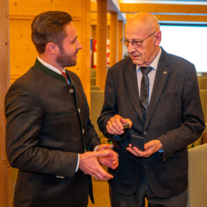 Städtische Verdienstmedaille für Prof. Walter J. Mayr