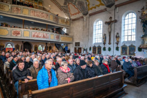 Festliches Adventssingen auf dem Samerberg verzaubert Groß und Klein