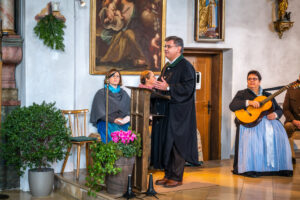 Festliches Adventsingen auf dem Samerberg verzaubert Groß und Klein