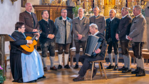 Festliches Adventsingen auf dem Samerberg verzaubert Groß und Klein