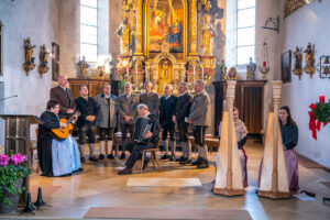 Festliches Adventsingen auf dem Samerberg verzaubert Groß und Klein