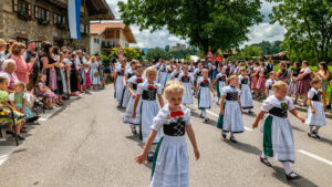 Festzug des 104. Gaufests des Bayerischen Inngautrachtenverbandes in Altenbeuern