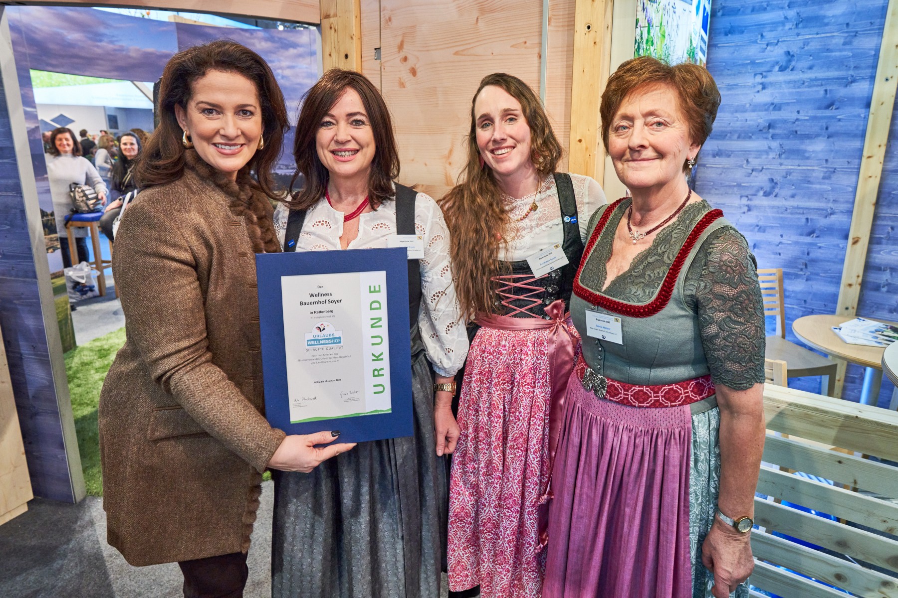 Blauer-Gockel-in-der-Bayernhalle