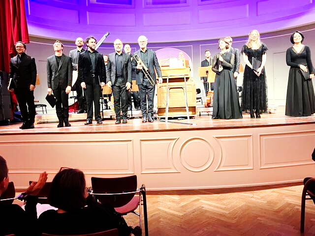 REI-Klosterhof-Feier-mit-Musik