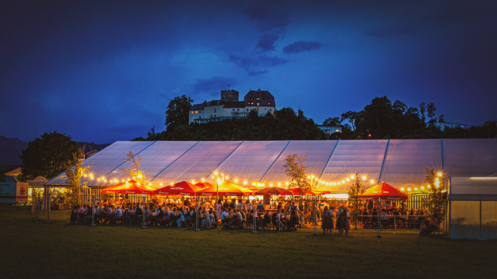 Eindrücke vom Bier- und Weinfest mit dem Alpenblick Quintett im Festzelt unterhalb von Schloss Neubeuern.