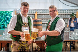 Eindrücke vom Bier- und Weinfest mit dem Alpenblick Quintett im Festzelt unterhalb von Schloss Neubeuern.