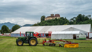 Festzelt steht, Vorfreude wächst: Feuerwehr Neubeuern feiert 155 Jahre