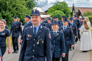 Großer Festsonntag in Siegharting: Feuerwehr und Schützen feiern ihre Jubiläen mit Gottesdienst, Festzug und viel gelebter Gemeinschaft
