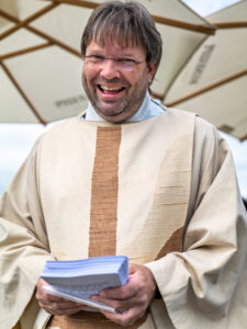 Großer Festsonntag in Siegharting: Feuerwehr und Schützen feiern ihre Jubiläen mit Gottesdienst, Festzug und viel gelebter Gemeinschaft
