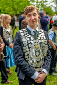 Großer Festsonntag in Siegharting: Feuerwehr und Schützen feiern ihre Jubiläen mit Gottesdienst, Festzug und viel gelebter Gemeinschaft