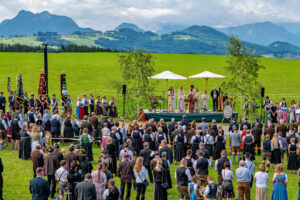 Großer Festsonntag in Siegharting: Feuerwehr und Schützen feiern ihre Jubiläen mit Gottesdienst, Festzug und viel gelebter Gemeinschaft
