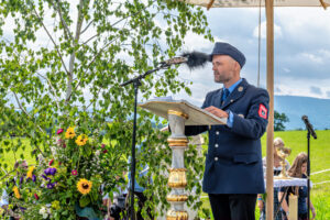 Großer Festsonntag in Siegharting: Feuerwehr und Schützen feiern ihre Jubiläen mit Gottesdienst, Festzug und viel gelebter Gemeinschaft