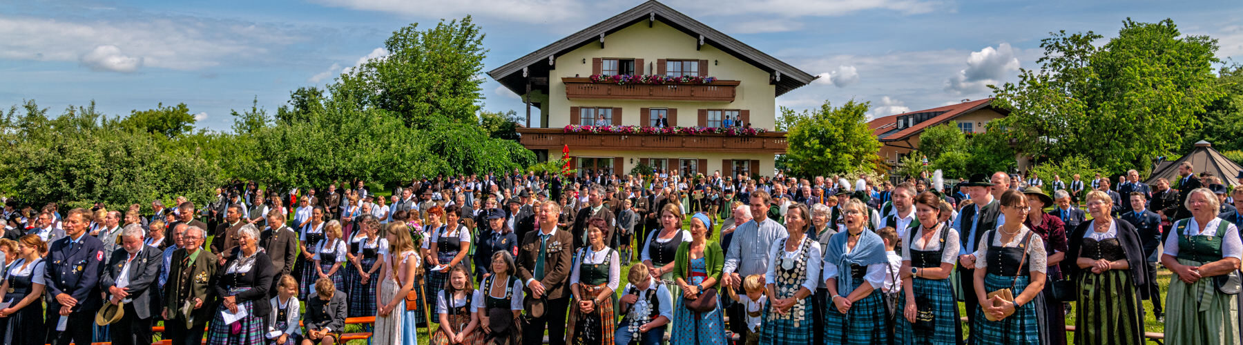 Großer Festsonntag in Siegharting: Feuerwehr und Schützen feiern ihre Jubiläen mit Gottesdienst, Festzug und viel gelebter Gemeinschaft