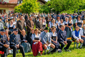 Großer Festsonntag in Siegharting: Feuerwehr und Schützen feiern ihre Jubiläen mit Gottesdienst, Festzug und viel gelebter Gemeinschaft