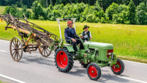 Großer Festsonntag in Siegharting: Feuerwehr und Schützen feiern ihre Jubiläen mit Gottesdienst, Festzug und viel gelebter Gemeinschaft