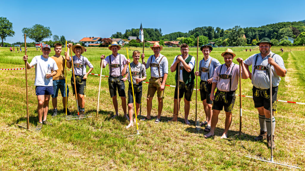 Deutsche Meisterschaft im Handmähen in Neubeuern