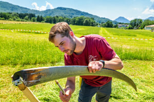 Deutsche Meisterschaft im Handmähen in Neubeuern