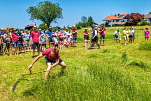 Deutsche Meisterschaft im Handmähen in Neubeuern