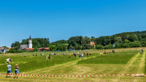 Deutsche Meisterschaft im Handmähen in Neubeuern