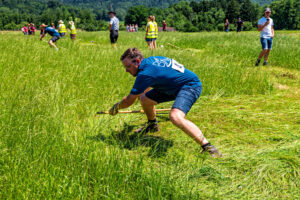 Deutsche Meisterschaft im Handmähen in Neubeuern