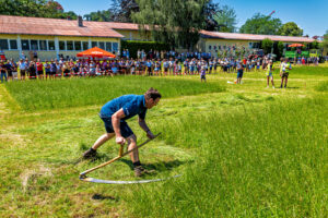 Deutsche Meisterschaft im Handmähen in Neubeuern