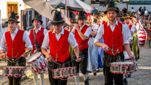 Ein Sommerabend wie aus dem Bilderbuch: Die Magie der 61. Marktbeleuchtung in Neubeuern