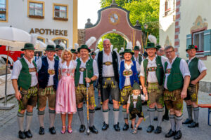 Ein Sommerabend wie aus dem Bilderbuch: Die Magie der 61. Marktbeleuchtung in Neubeuern