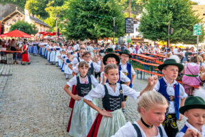 Ein Sommerabend wie aus dem Bilderbuch: Die Magie der 61. Marktbeleuchtung in Neubeuern
