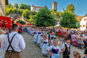 Ein Sommerabend wie aus dem Bilderbuch: Die Magie der 61. Marktbeleuchtung in Neubeuern