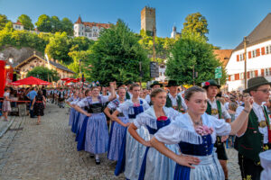 Ein Sommerabend wie aus dem Bilderbuch: Die Magie der 61. Marktbeleuchtung in Neubeuern