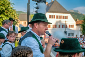 Ein Sommerabend wie aus dem Bilderbuch: Die Magie der 61. Marktbeleuchtung in Neubeuern