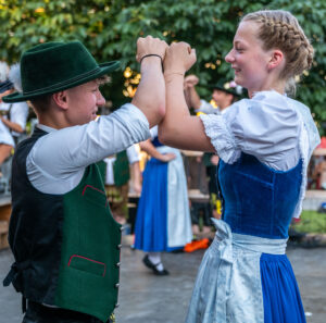 Ein Sommerabend wie aus dem Bilderbuch: Die Magie der 61. Marktbeleuchtung in Neubeuern