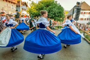 Ein Sommerabend wie aus dem Bilderbuch: Die Magie der 61. Marktbeleuchtung in Neubeuern