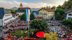 Ein Sommerabend wie aus dem Bilderbuch: Die Magie der 61. Marktbeleuchtung in Neubeuern