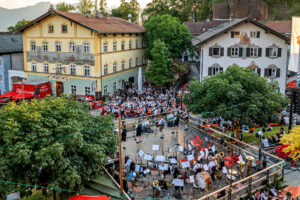Ein Sommerabend wie aus dem Bilderbuch: Die Magie der 61. Marktbeleuchtung in Neubeuern
