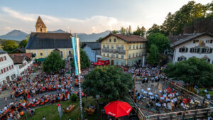 Ein Sommerabend wie aus dem Bilderbuch: Die Magie der 61. Marktbeleuchtung in Neubeuern