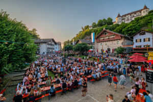 Ein Sommerabend wie aus dem Bilderbuch: Die Magie der 61. Marktbeleuchtung in Neubeuern