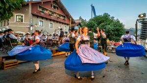Ein Sommerabend wie aus dem Bilderbuch: Die Magie der 61. Marktbeleuchtung in Neubeuern
