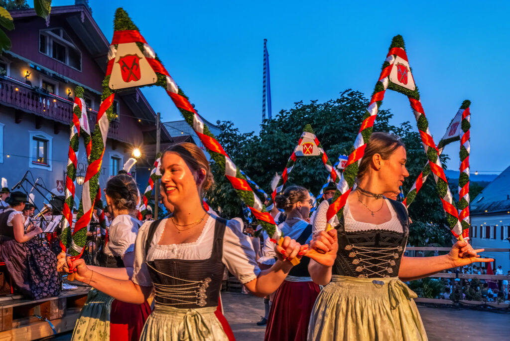 Ein Sommerabend wie aus dem Bilderbuch: Die Magie der 61. Marktbeleuchtung in Neubeuern
