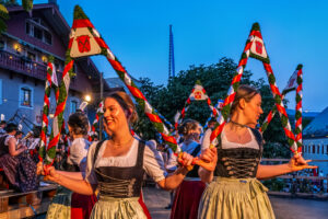 Ein Sommerabend wie aus dem Bilderbuch: Die Magie der 61. Marktbeleuchtung in Neubeuern