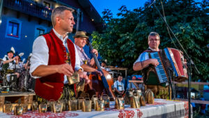 Ein Sommerabend wie aus dem Bilderbuch: Die Magie der 61. Marktbeleuchtung in Neubeuern
