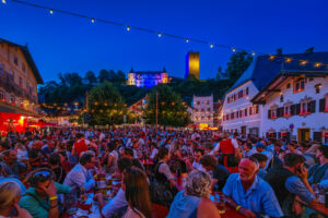 Ein Sommerabend wie aus dem Bilderbuch: Die Magie der 61. Marktbeleuchtung in Neubeuern