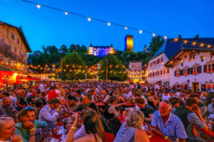 Ein Sommerabend wie aus dem Bilderbuch: Die Magie der 61. Marktbeleuchtung in Neubeuern