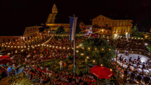 Ein Sommerabend wie aus dem Bilderbuch: Die Magie der 61. Marktbeleuchtung in Neubeuern
