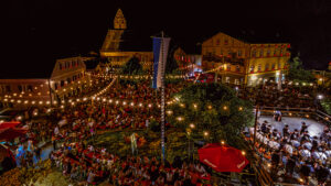 Ein Sommerabend wie aus dem Bilderbuch: Die Magie der 61. Marktbeleuchtung in Neubeuern
