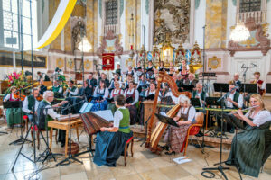 Höchste kirchenmusikalische Auszeichnung für Hans Berger: Der Oberaudorfer Kirchenmusiker, Komponist und Volksmusikpfleger erhielt in der Münchner Bürgersaalkirche die Orlando-di-Lasso-Medaille des Allgemeinen Cäcilienverbandes.