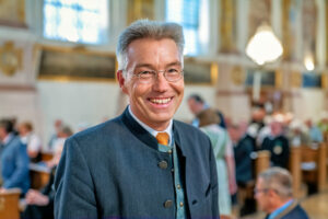 Höchste kirchenmusikalische Auszeichnung für Hans Berger: Der Oberaudorfer Kirchenmusiker, Komponist und Volksmusikpfleger erhielt in der Münchner Bürgersaalkirche die Orlando-di-Lasso-Medaille des Allgemeinen Cäcilienverbandes.